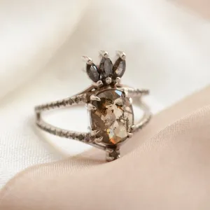 Salt and pepper diamonds in luxury ring RABBIT Thumbnail