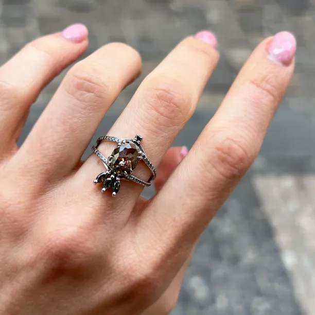 Salt and pepper diamonds in luxury ring RABBIT Image
