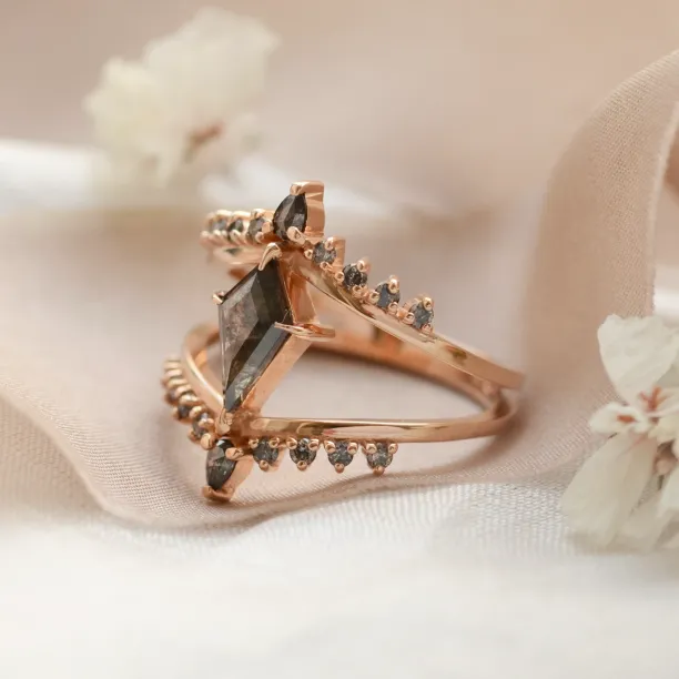 Vintage split shank salt and pepper diamonds ring SPLIT Image