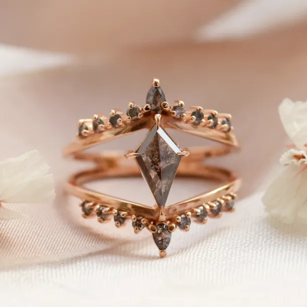 Vintage split shank salt and pepper diamonds ring SPLIT Image