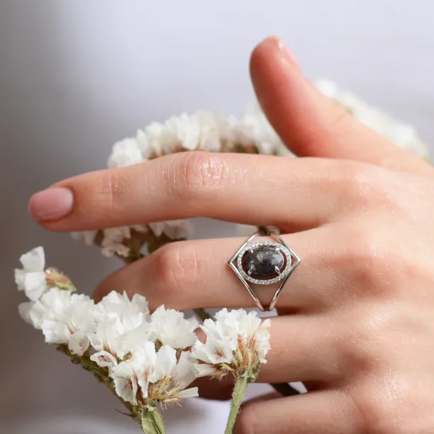Gold luxury salt and pepper diamond ring with side diamonds MARGHERITA Image