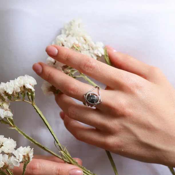 Gold luxury salt and pepper diamond ring with side diamonds MARGHERITA Image