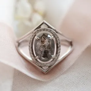 Gold luxury salt and pepper diamond ring with side diamonds MARGHERITA Thumbnail