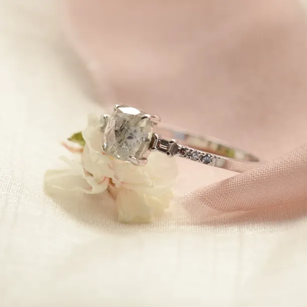 Gold ring with gray diamond salt and pepper CATERINA Image