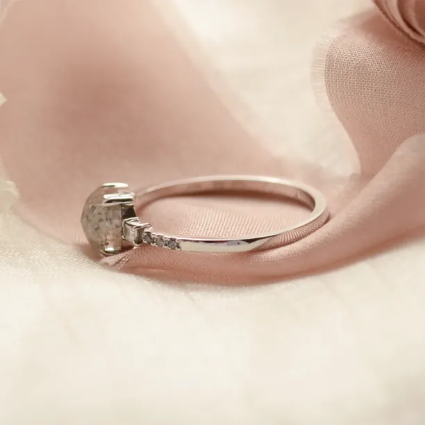 Gold ring with gray diamond salt and pepper CATERINA Image