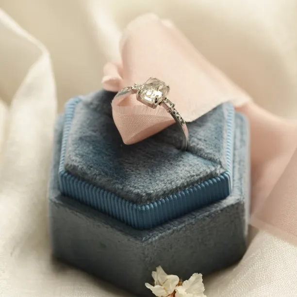 Gold ring with gray diamond salt and pepper CATERINA Image