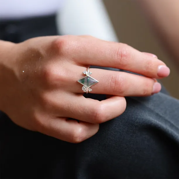 Cluster moss agate ring with diamonds CARLOTTA Image