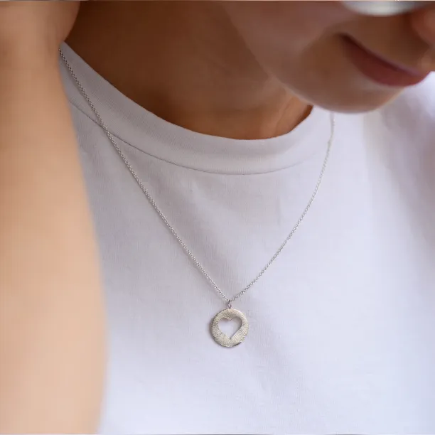 Silver hammered pendant with heart AMORINO Image