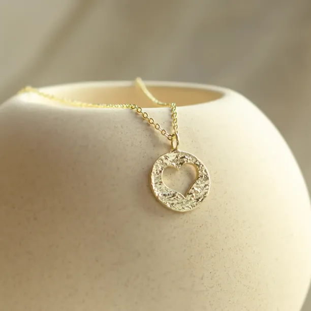 Gold hammered pendant with heart AMORE Image