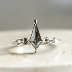 Kite salt and pepper diamond ring with baguette diamonds ARIANNA Thumbnail