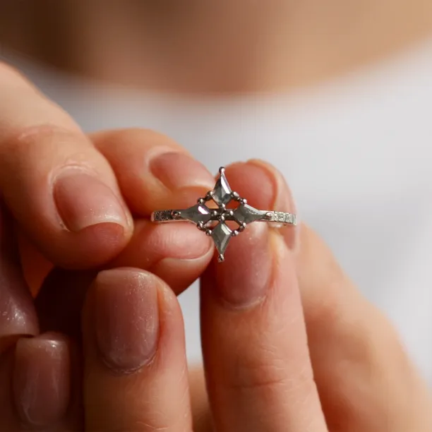 Gold star ring with salt and pepper diamonds ALESSIA Image