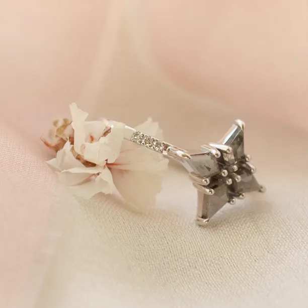 Gold star ring with salt and pepper diamonds ALESSIA Image