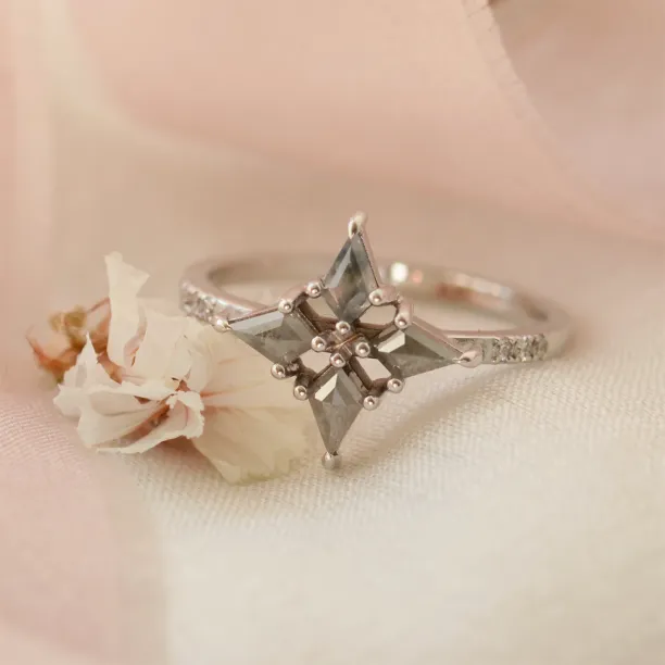 Gold star ring with salt and pepper diamonds ALESSIA Image