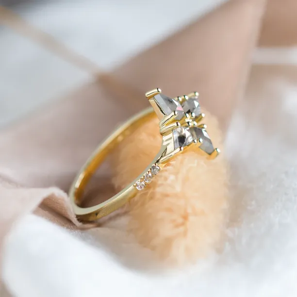Gold star ring with salt and pepper diamonds ALESSIA Image