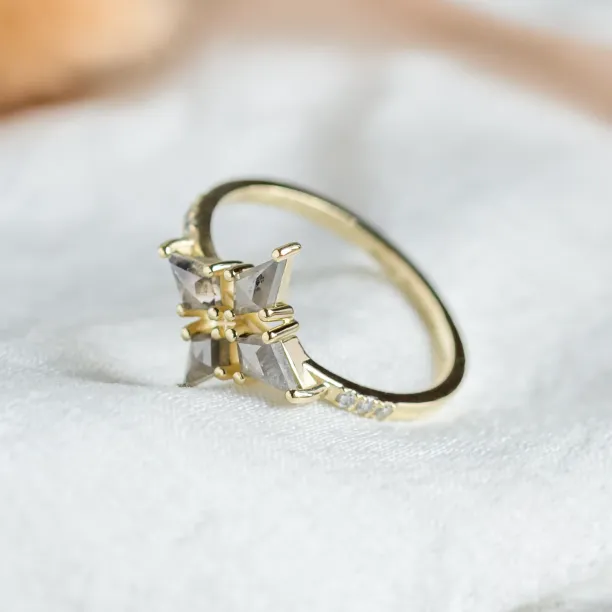 Gold star ring with salt and pepper diamonds ALESSIA Image