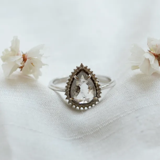 Halo luxury ring with salt and pepper diamond NOEMI Image