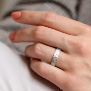 Organic wedding bands with a special surface MOONWALK Thumbnail