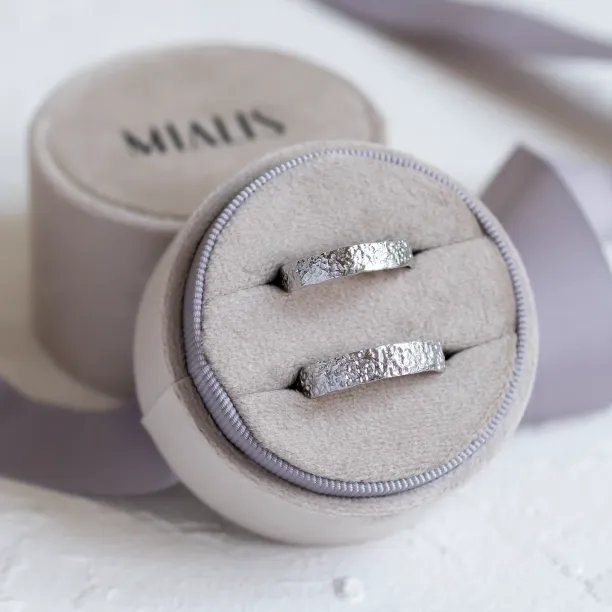Organic wedding bands with a special surface MOONWALK Image
