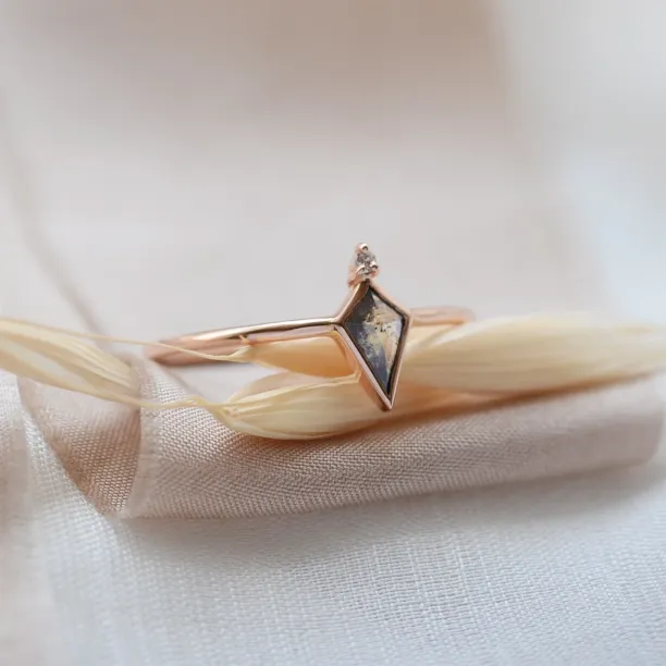 Salt and pepper diamond minimalist ring with diamond BIANCA Image