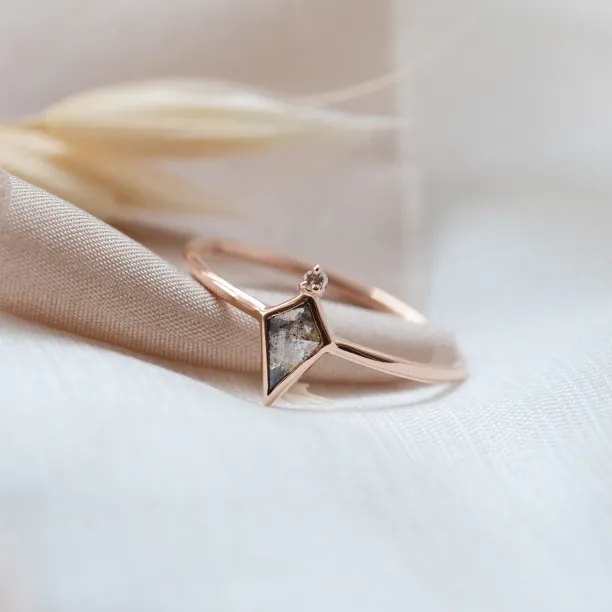 Salt and pepper diamond minimalist ring with diamond BIANCA Image