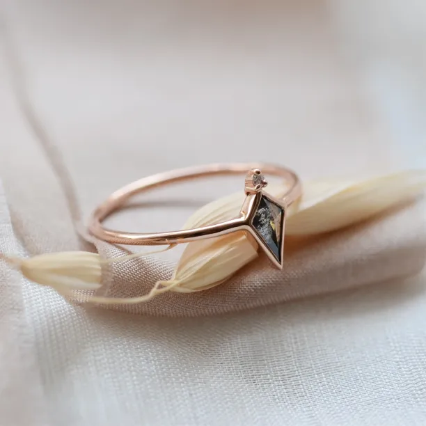 Salt and pepper diamond minimalist ring with diamond BIANCA Image