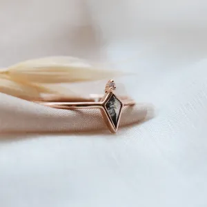 Salt and pepper diamond minimalist ring with diamond BIANCA Thumbnail