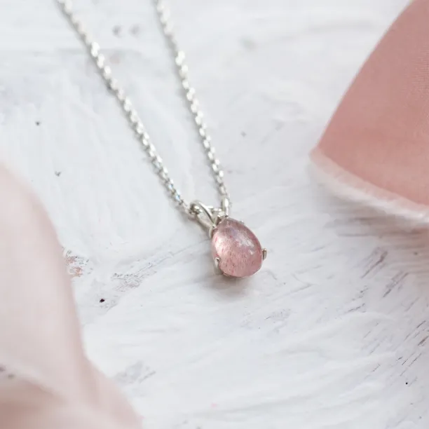 Gold necklace with strawberry quartz and diamond FRESA Image