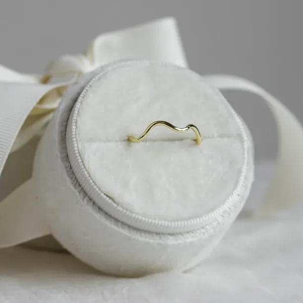 Dainty gold wavy ring GAIA Image