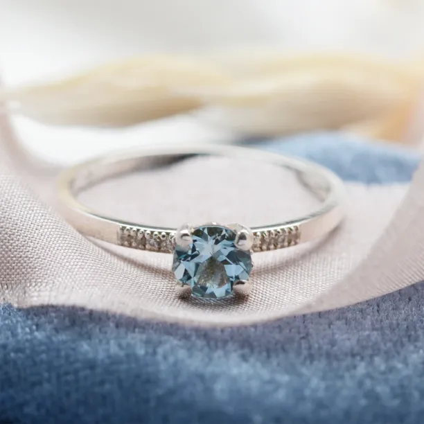 Blue topaz in gold ring with diamonds GINEVRA Image