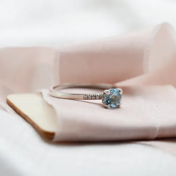 Blue topaz in gold ring with diamonds GINEVRA Image