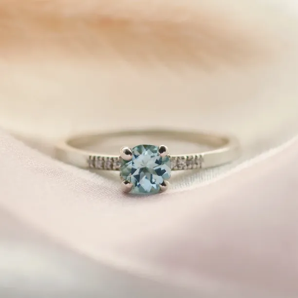 Blue topaz in gold ring with diamonds GINEVRA Image