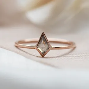 Minimalist kite salt and pepper diamond ring DAKOTA Thumbnail