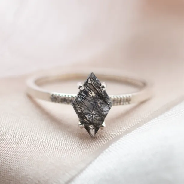 Gold ring with kite rutilated quartz and diamonds ESTER Image