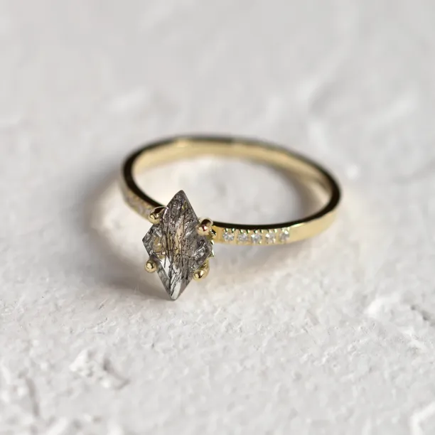 Gold ring with kite rutilated quartz and diamonds ESTER Image