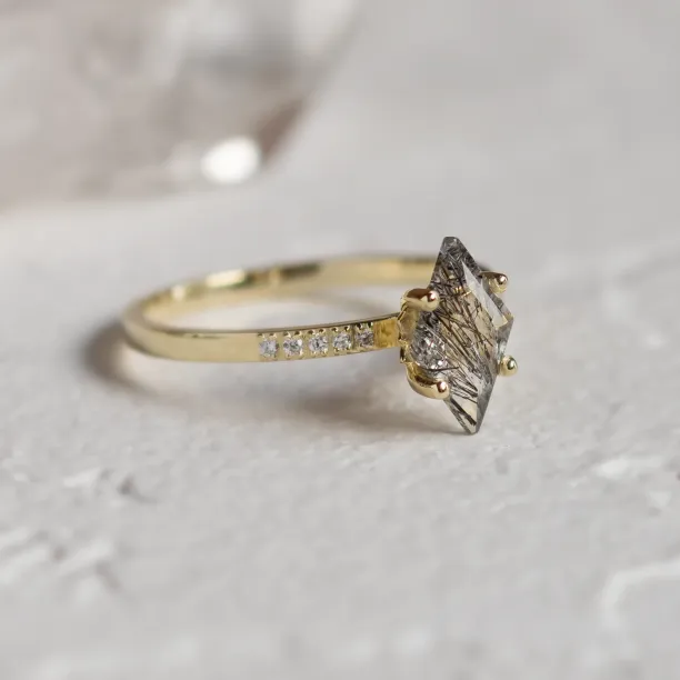 Gold ring with kite rutilated quartz and diamonds ESTER Image