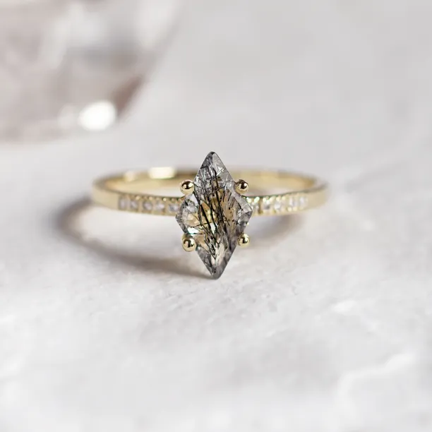 Gold ring with kite rutilated quartz and diamonds ESTER Image