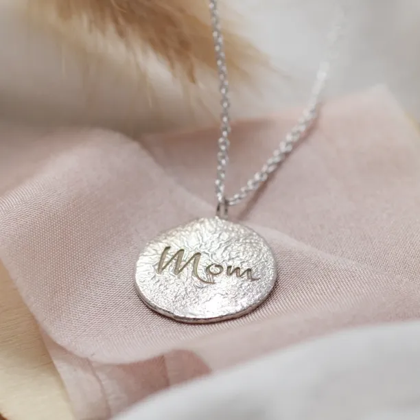 Textured personalized necklace with bespoke engraving MOM Image