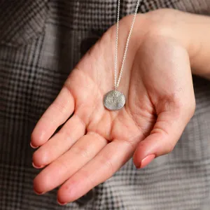 Textured personalized necklace with bespoke engraving MOM Thumbnail