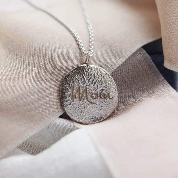 Textured personalized necklace with bespoke engraving MOM Image