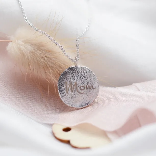 Textured personalized necklace with bespoke engraving MOM Image