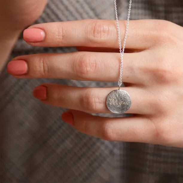 Textured personalized necklace with bespoke engraving MOM Image
