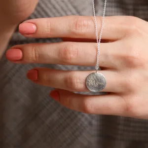 Textured personalized necklace with bespoke engraving MOM Thumbnail