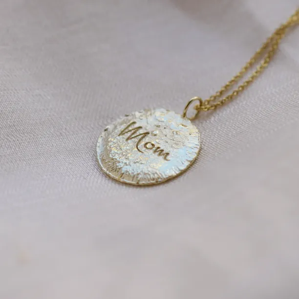 Textured personalized necklace with bespoke engraving MOM Image