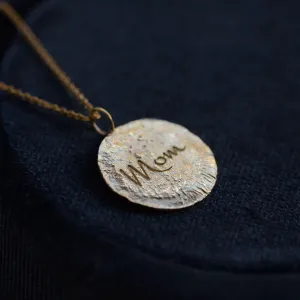 Textured personalized necklace with bespoke engraving MOM Thumbnail
