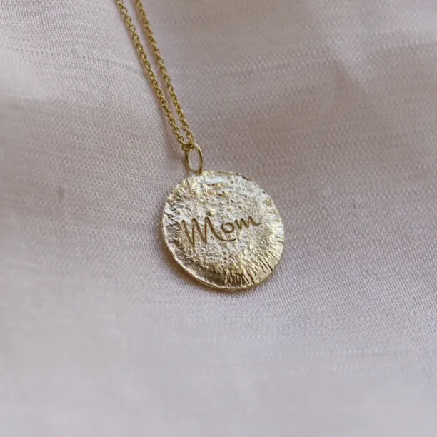 Textured personalized necklace with bespoke engraving MOM Image