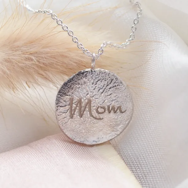 Textured personalized necklace with bespoke engraving MOM Image