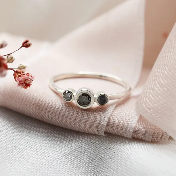 Gold ring with three salt and pepper diamonds TRIO Image