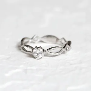 Gold entwined ring with diamond QUEENS Thumbnail