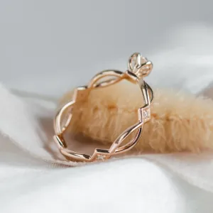 Gold entwined ring with diamond QUEENS Thumbnail
