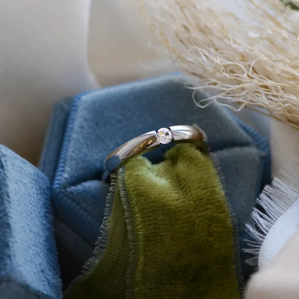 Gold diamond tension ring NOVIK Image